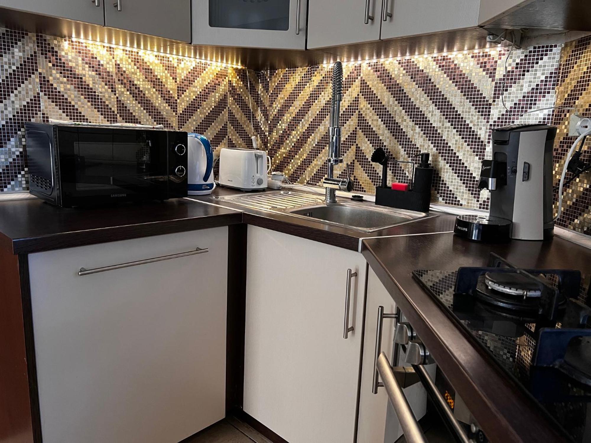 Airport Road/Repter Koezeli Haz Privat Parkoloval Apartment Budapest Ngoại thất bức ảnh
