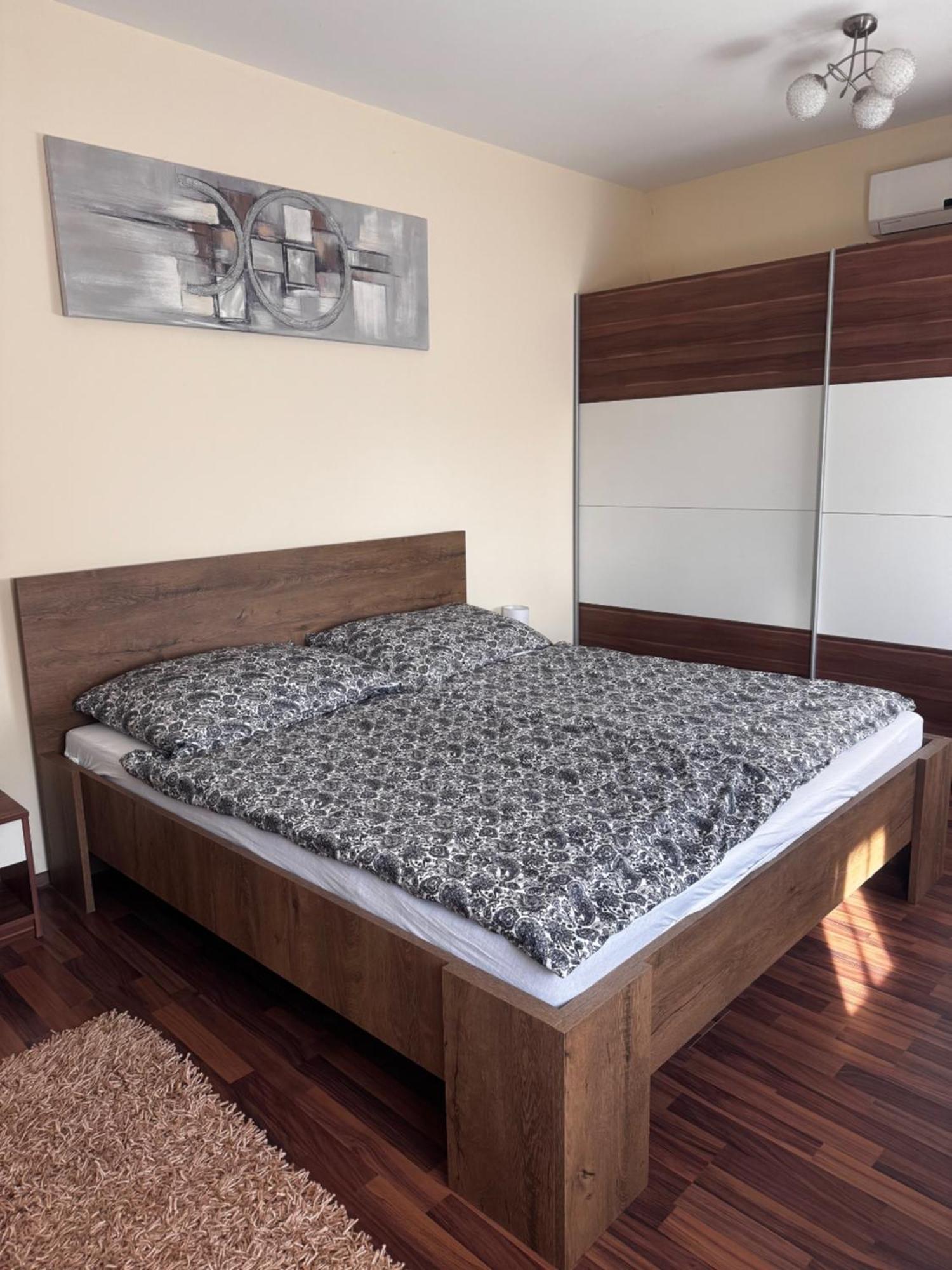 Airport Road/Repter Koezeli Haz Privat Parkoloval Apartment Budapest Ngoại thất bức ảnh